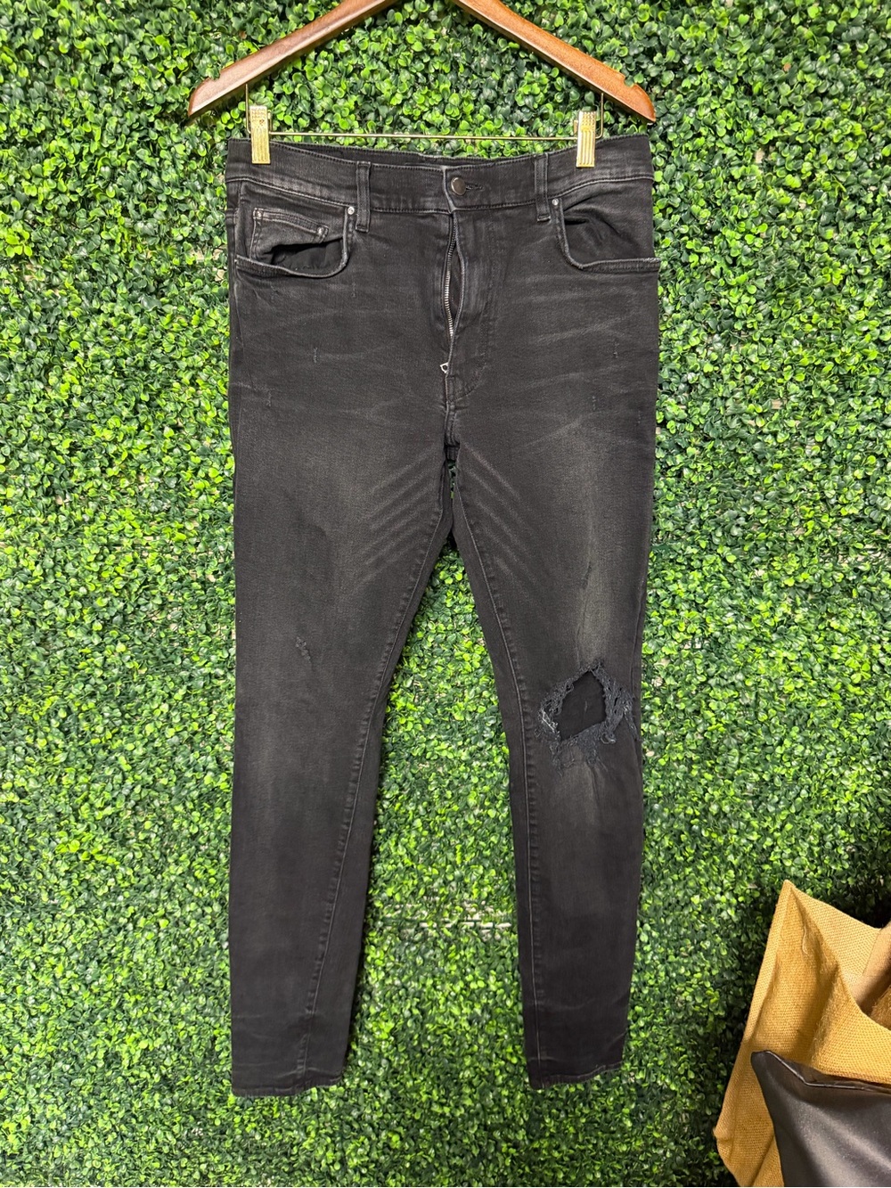Amiri Black Distressed Men's Jeans